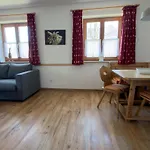 Waldhauser Apartment *
