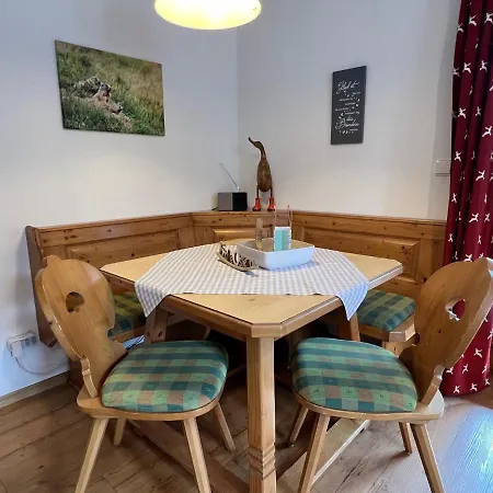 Waldhauser Apartment *