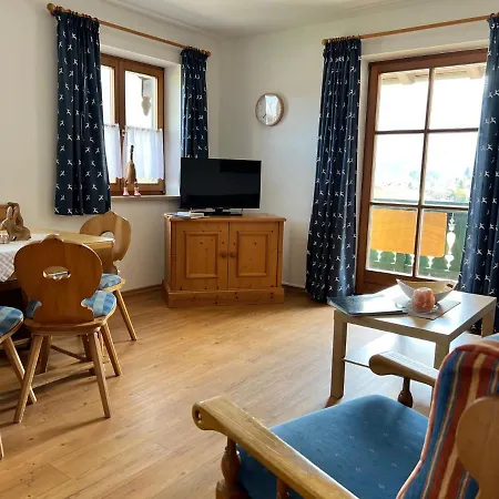 Waldhauser Apartment *