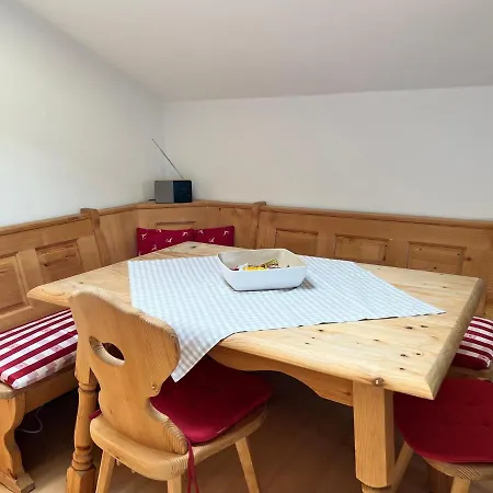Waldhauser Apartment *