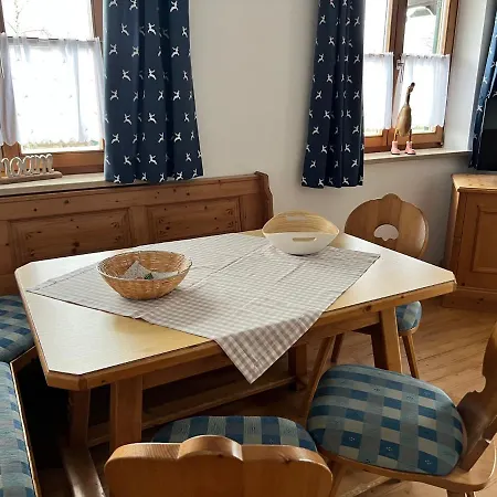 Waldhauser Apartment *